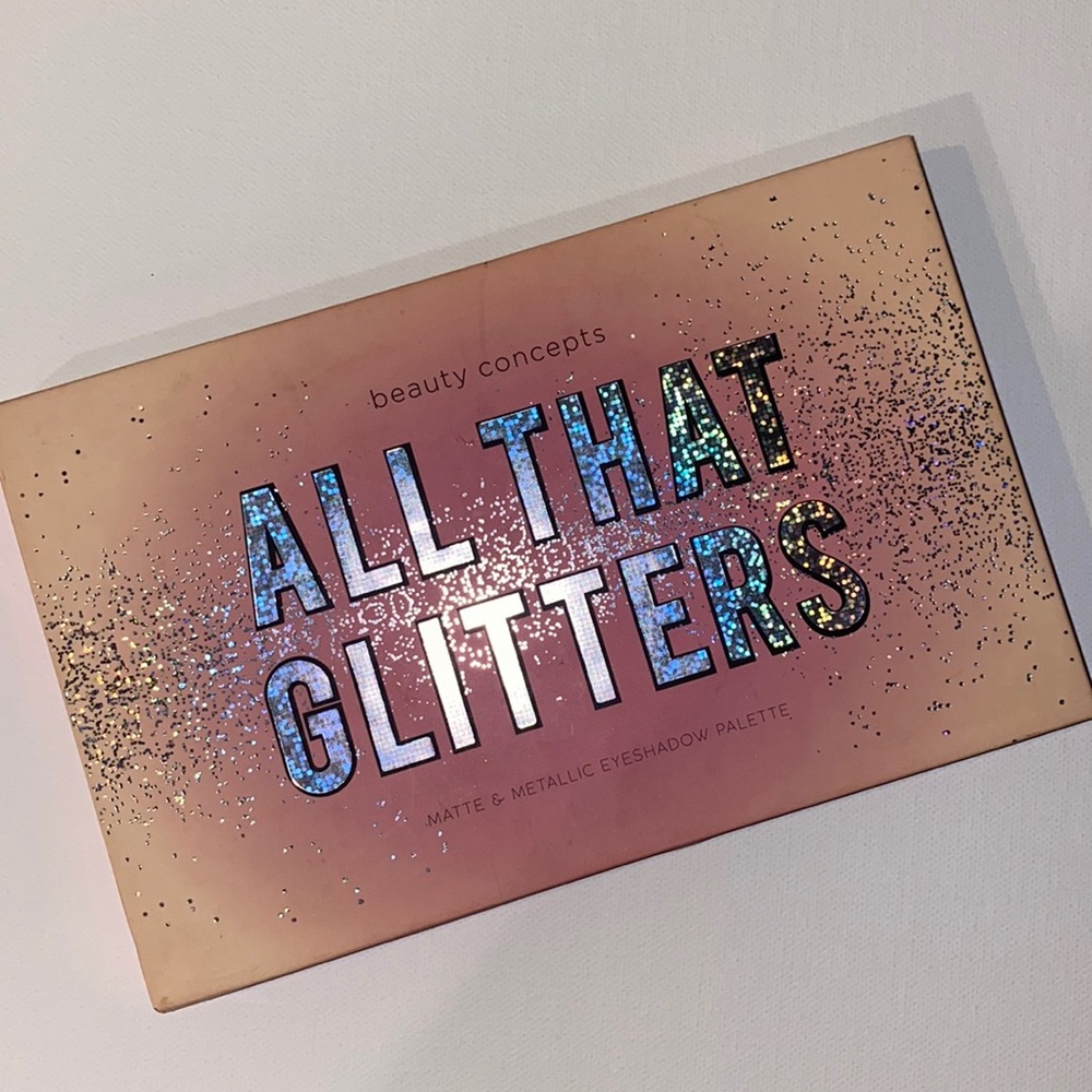 Matte & metallic eyeshadow palette & mascara